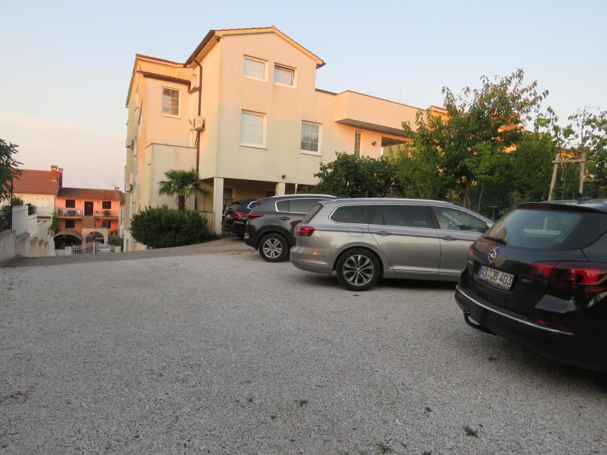 Apartments Villa Urbajs Vrsar Exteriör bild